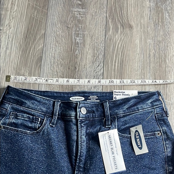 Old Navy Women's Blue Jeans New with Tags - Picture 6 of 7